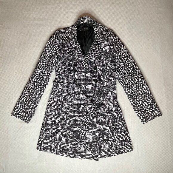 Denver Hayes Black and White Belted Pattern Coat – Size Medium - Picture 2 of 7